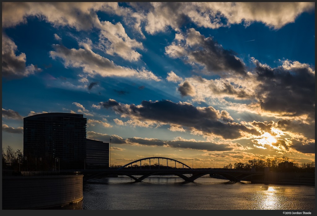 Sunset on the Scioto - Fujifilm X-E2 with Fujinon XF 23mm f/1.4 R @ ISO 200