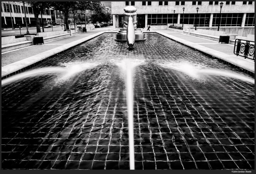 Justice Fountain - Sony NEX-6 with Sony 18-105mm f/4 G OSS @ 18mm, f/20, 1/5s