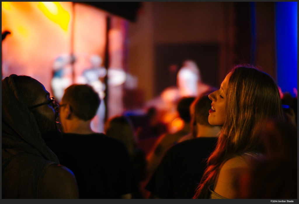 Reveling in Music - Sony a6000 with Ibelux 40mm f/0.85 @ f/0.85