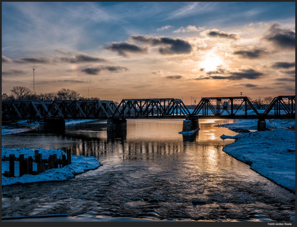 Winter Sunset - Samsung NX1 with Samsung 16-50mm f/2-2.8 @ 24mm, f/8, 1/640s, ISO 100