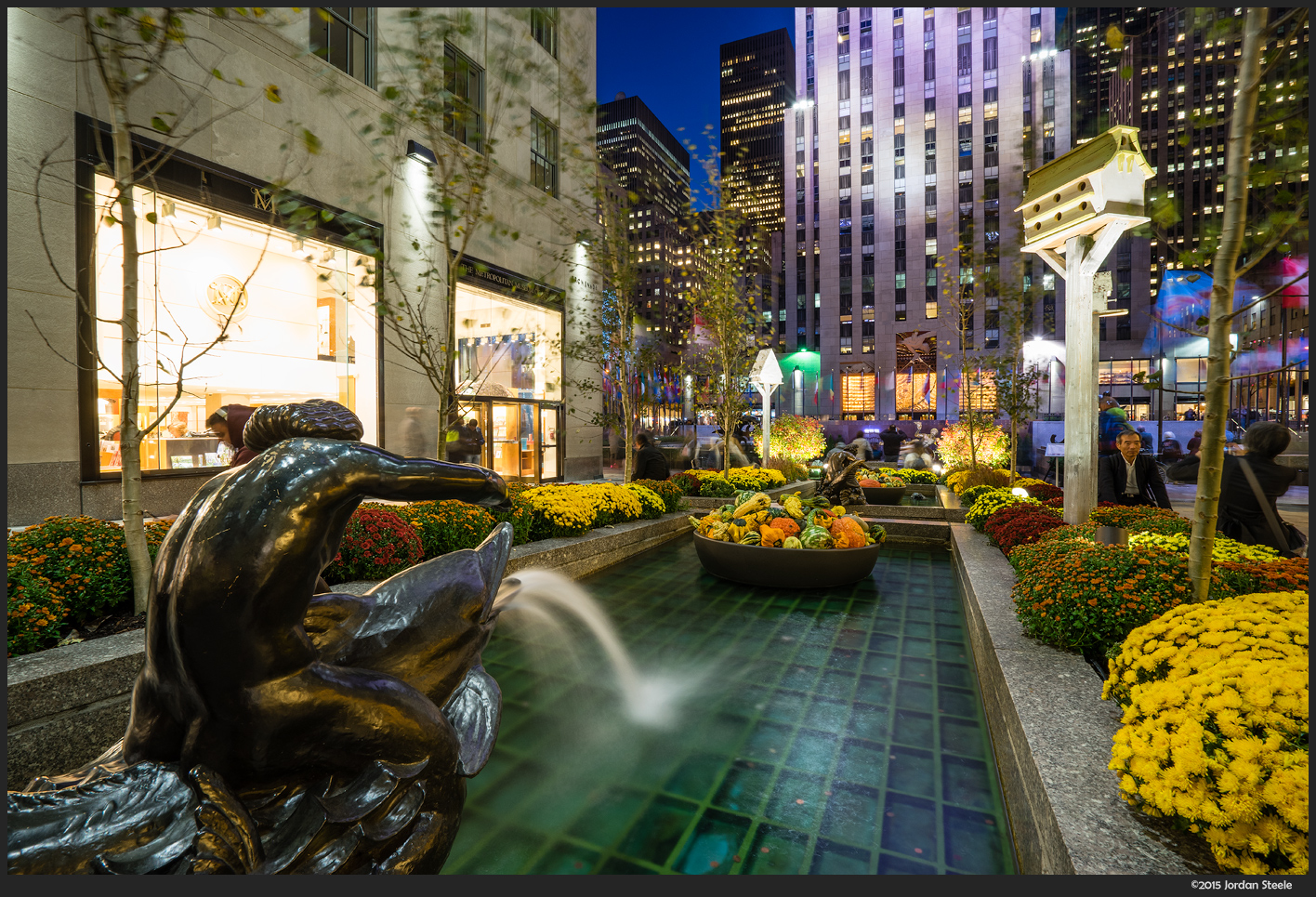 Fountain outside 30 Rock - Sony A7 II with Zeiss FE 16-35mm f/4 @ 16mm, 