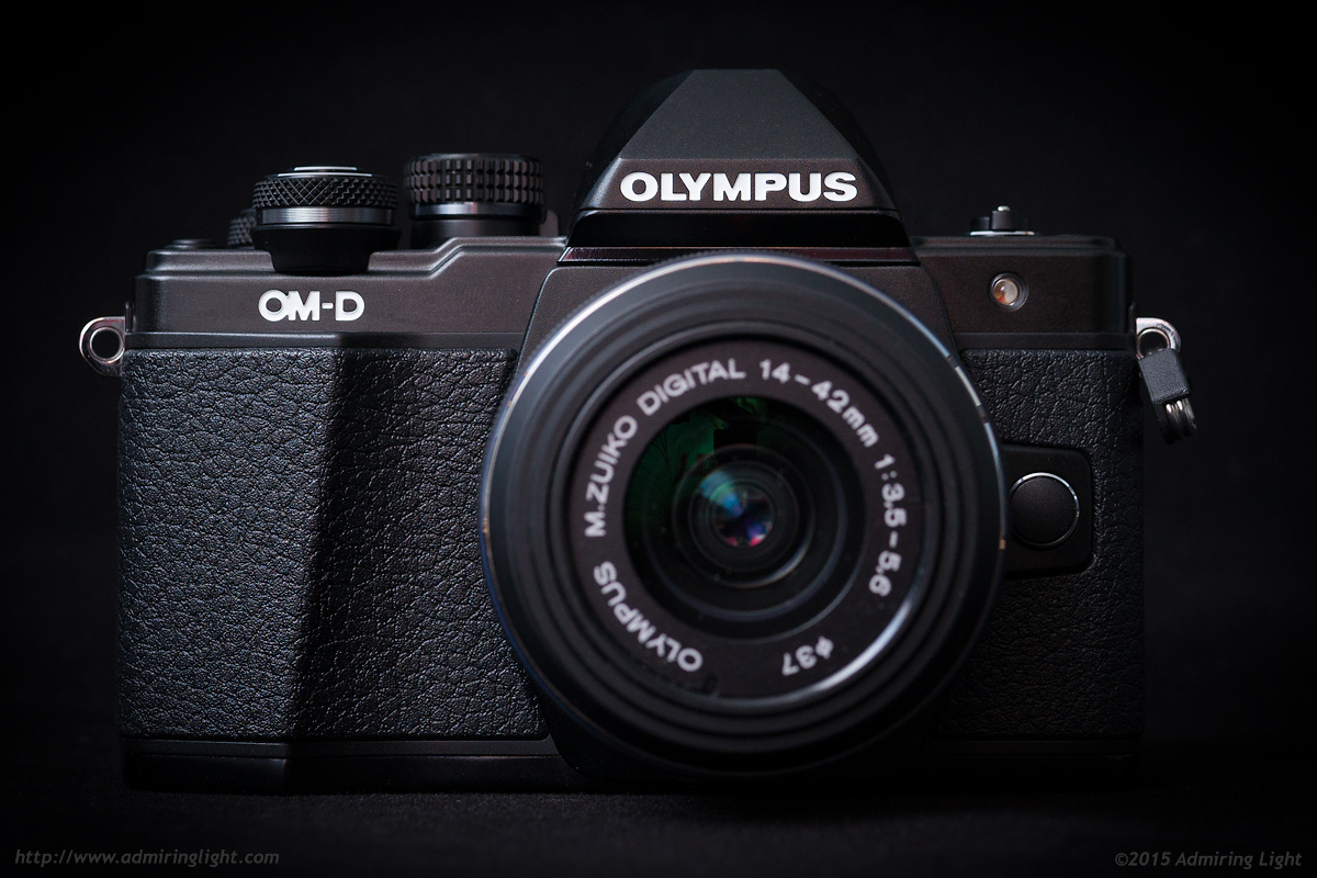 MegaGear Mezza Custodia In Vera Pelle Per Olympus OM-D E-M10 Mark IV - Protezione E Accesso Alla Batteria, Colore Marrone