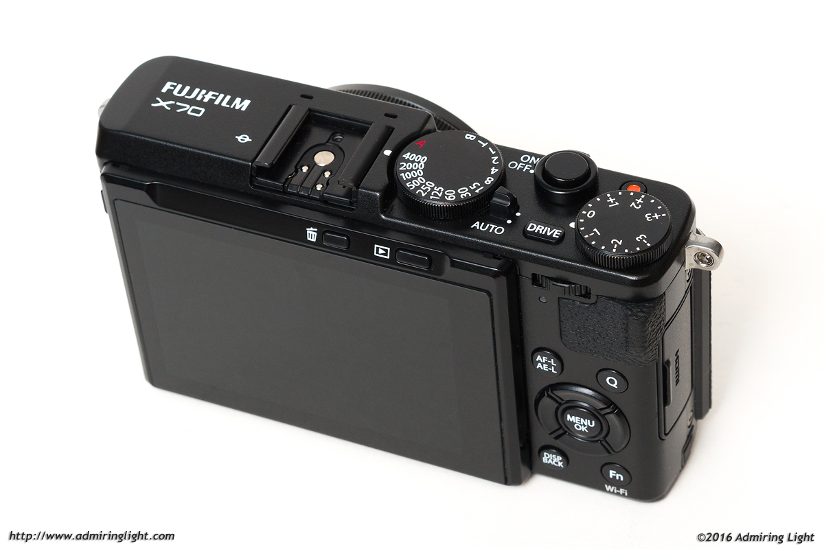 The top and rear controls will be familiar to Fuji shooters