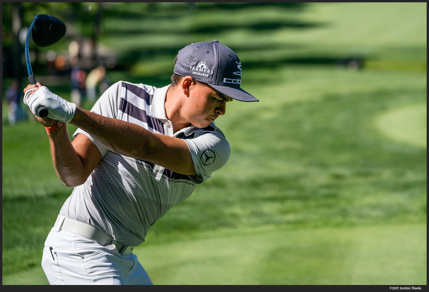 Shooting Golf with the Sony A9 - Admiring Light