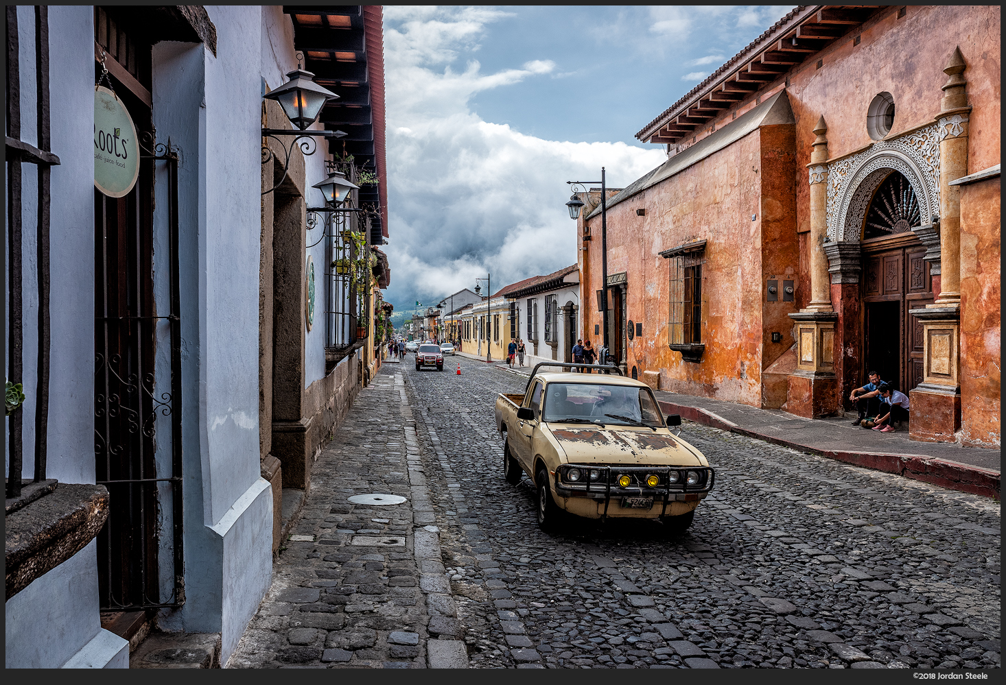 Along the Street, Antigua Guatemala - Fujifilm XF10 @ f/8, 1/400s, ISO 200.